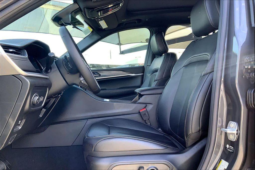 new 2025 Jeep Grand Cherokee car, priced at $48,812