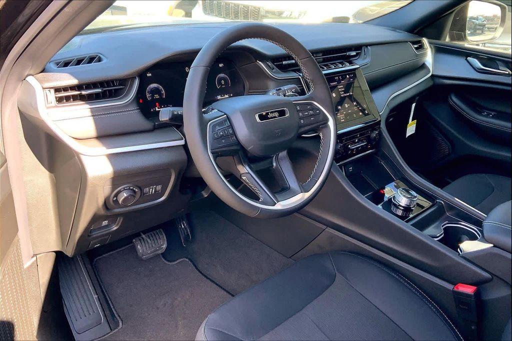 new 2026 Jeep Grand Cherokee car, priced at $40,926