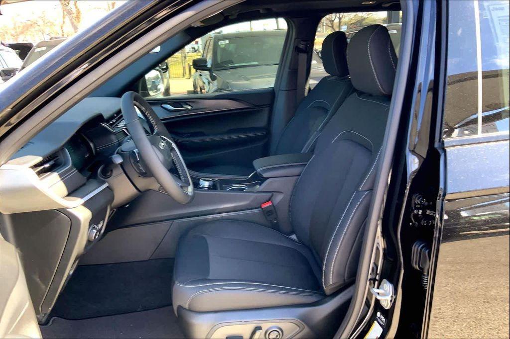 new 2026 Jeep Grand Cherokee car, priced at $40,926