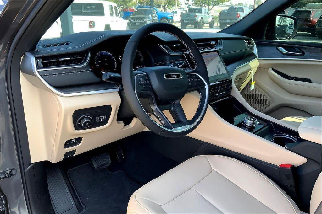 new 2025 Jeep Grand Cherokee L car, priced at $44,170