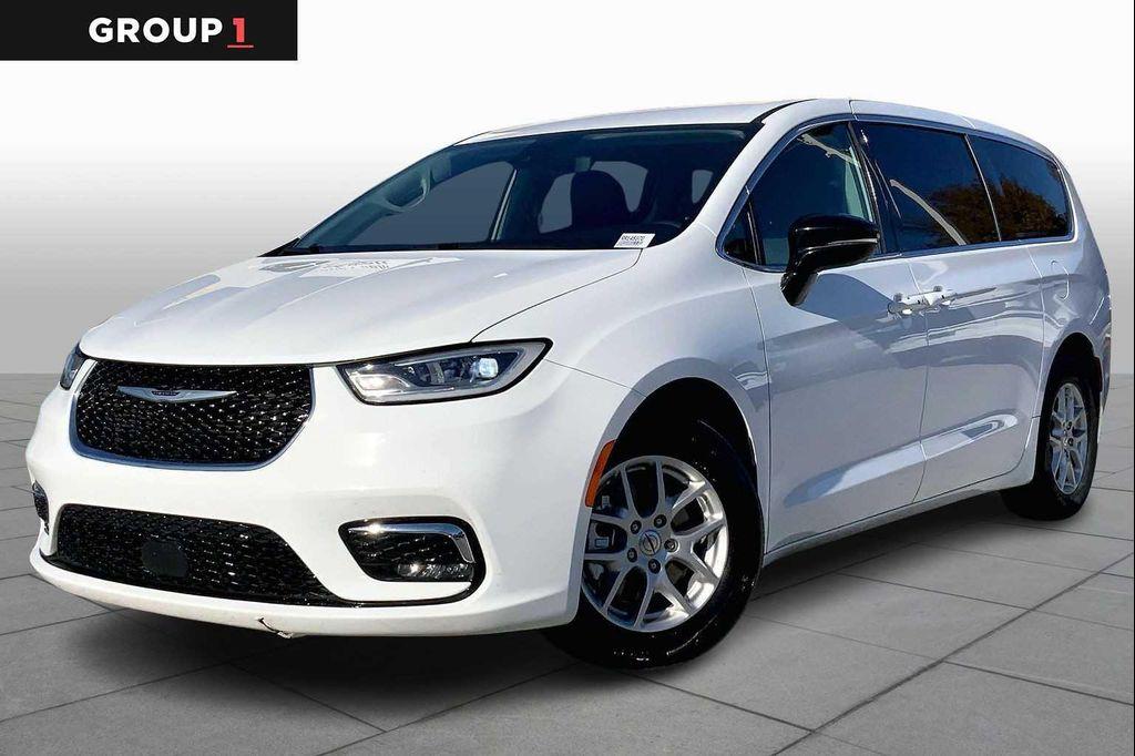 used 2024 Chrysler Pacifica car, priced at $24,250