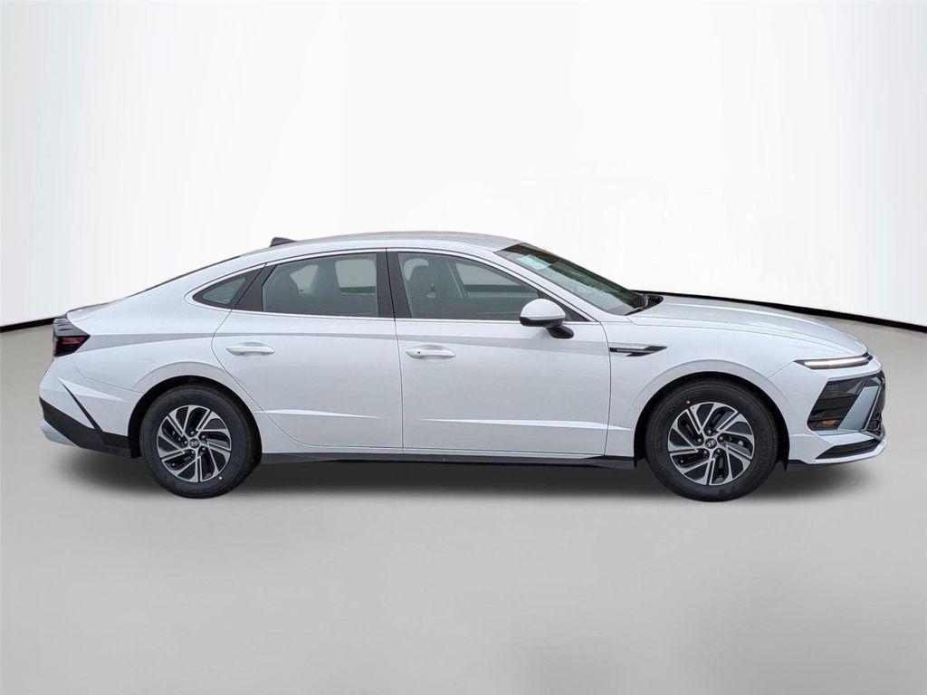 new 2026 Hyundai Sonata Hybrid car, priced at $31,270