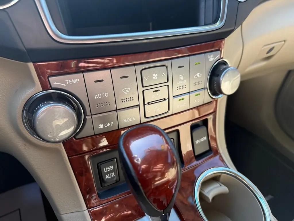 used 2013 Toyota Highlander car, priced at $14,995