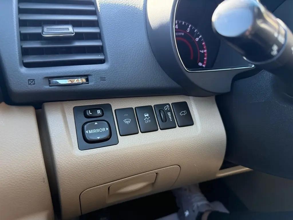 used 2013 Toyota Highlander car, priced at $14,995