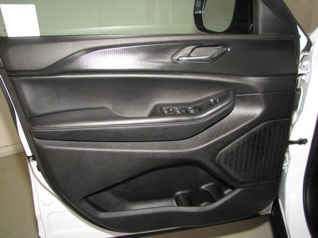 used 2025 Jeep Grand Cherokee car, priced at $36,998