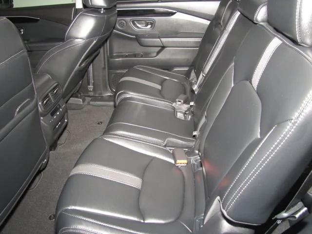 used 2025 Honda Pilot car, priced at $42,998