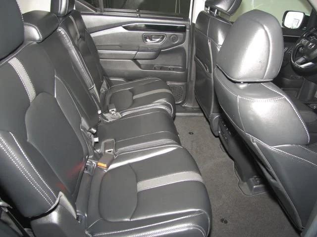used 2025 Honda Pilot car, priced at $42,998