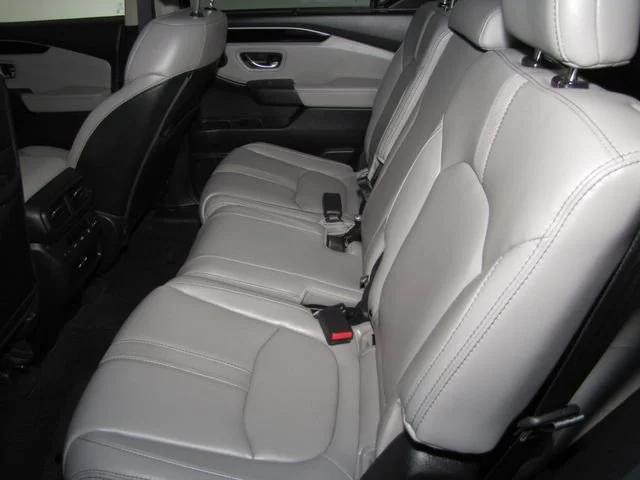 used 2025 Honda Pilot car, priced at $44,998