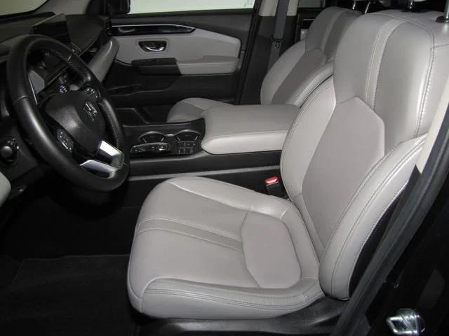 used 2025 Honda Pilot car, priced at $44,998