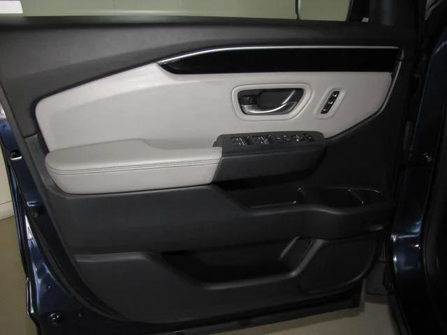 used 2025 Honda Pilot car, priced at $44,998