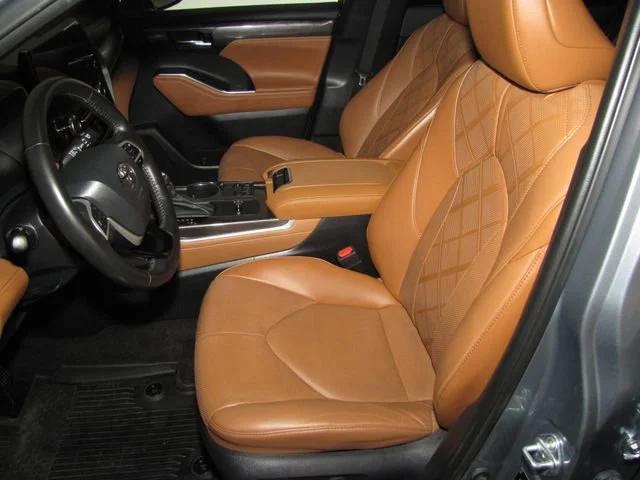 used 2023 Toyota Highlander car, priced at $38,998