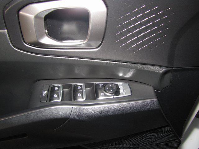 used 2025 Kia Sorento car, priced at $27,998