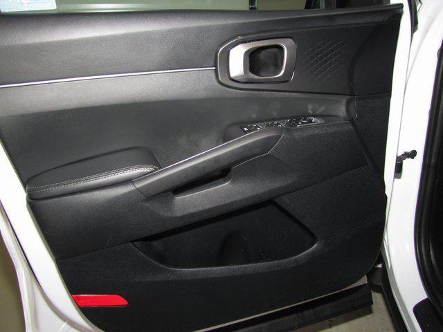 used 2025 Kia Sorento car, priced at $27,998
