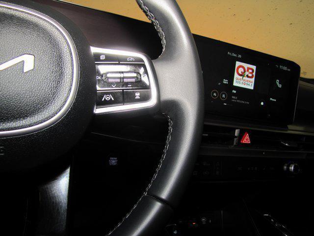 used 2025 Kia Sorento car, priced at $27,998