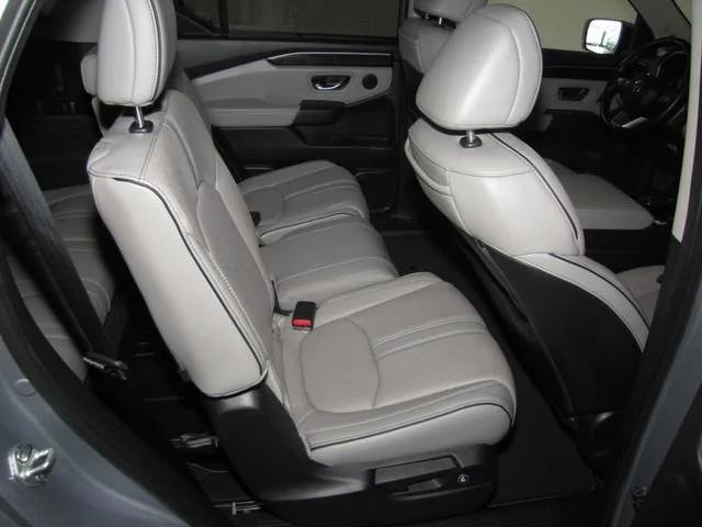 used 2023 Honda Pilot car, priced at $43,998