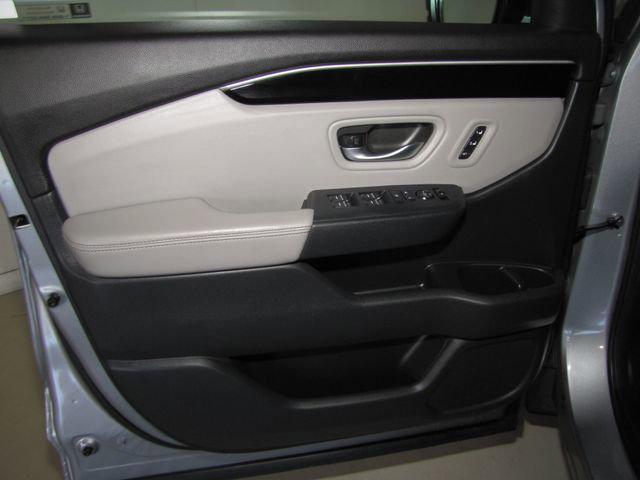 used 2025 Honda Pilot car, priced at $40,083