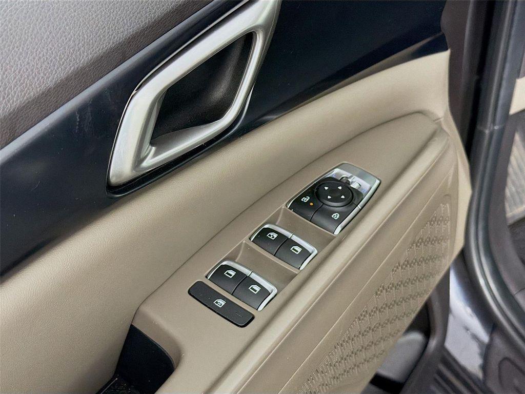 used 2025 Kia Carnival car, priced at $33,997