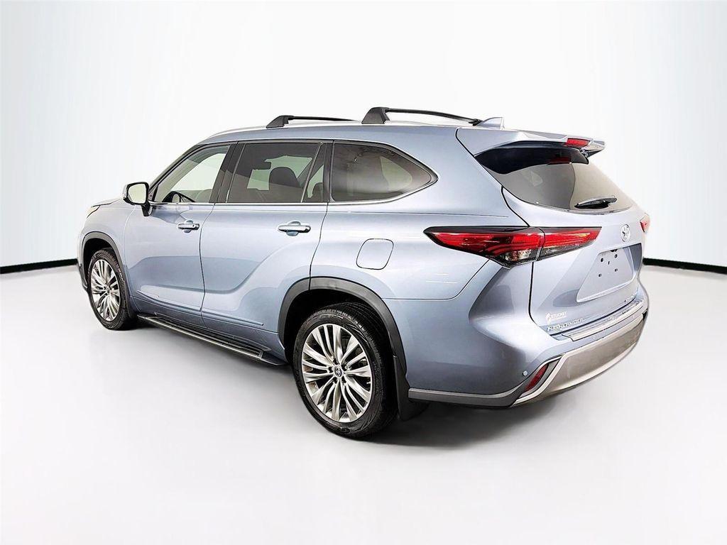 used 2023 Toyota Highlander car, priced at $39,997