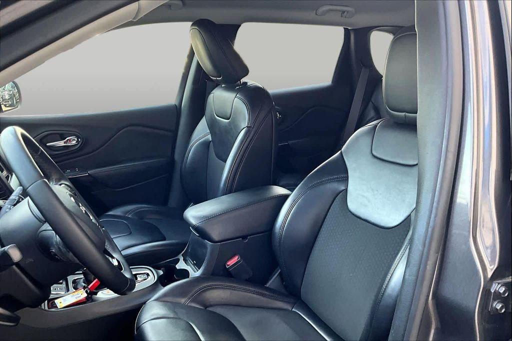 used 2019 Jeep Cherokee car, priced at $15,997