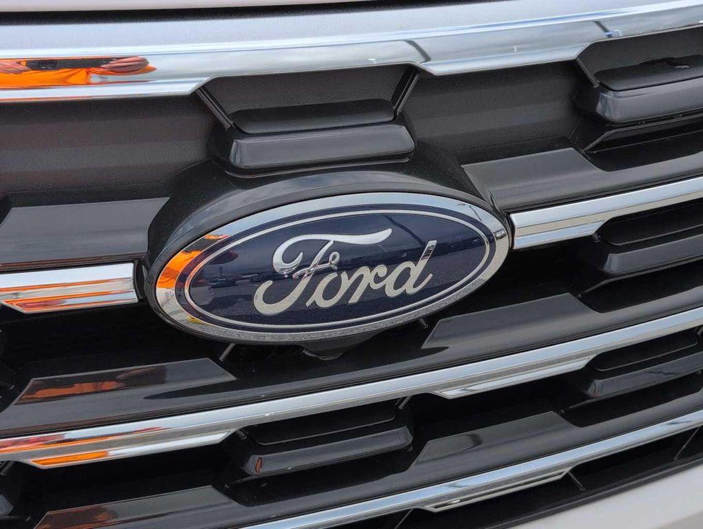 new 2025 Ford Explorer car, priced at $41,338