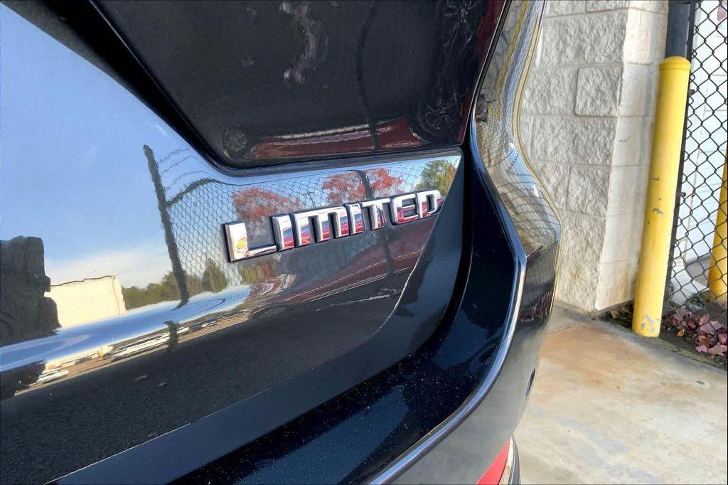 used 2023 Jeep Grand Cherokee car, priced at $27,999