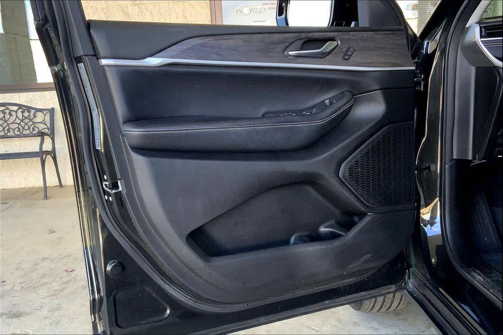 used 2023 Jeep Grand Cherokee car, priced at $27,999