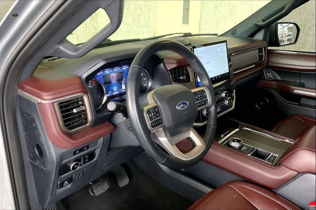 used 2024 Ford Expedition car, priced at $38,526