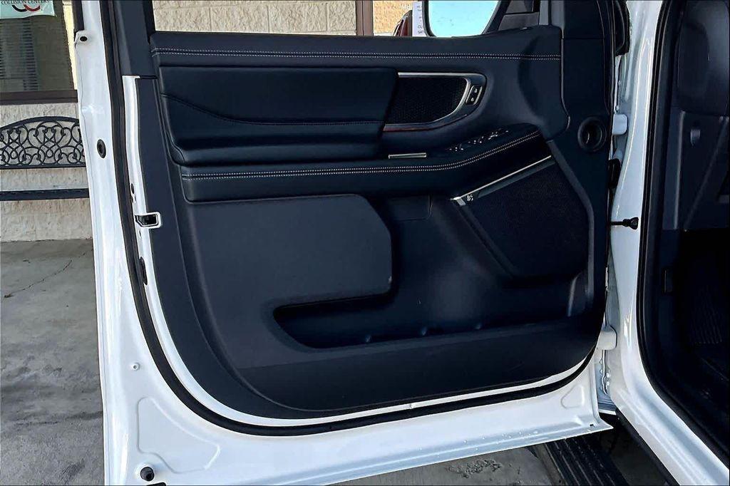 new 2025 Ford Expedition car, priced at $82,225