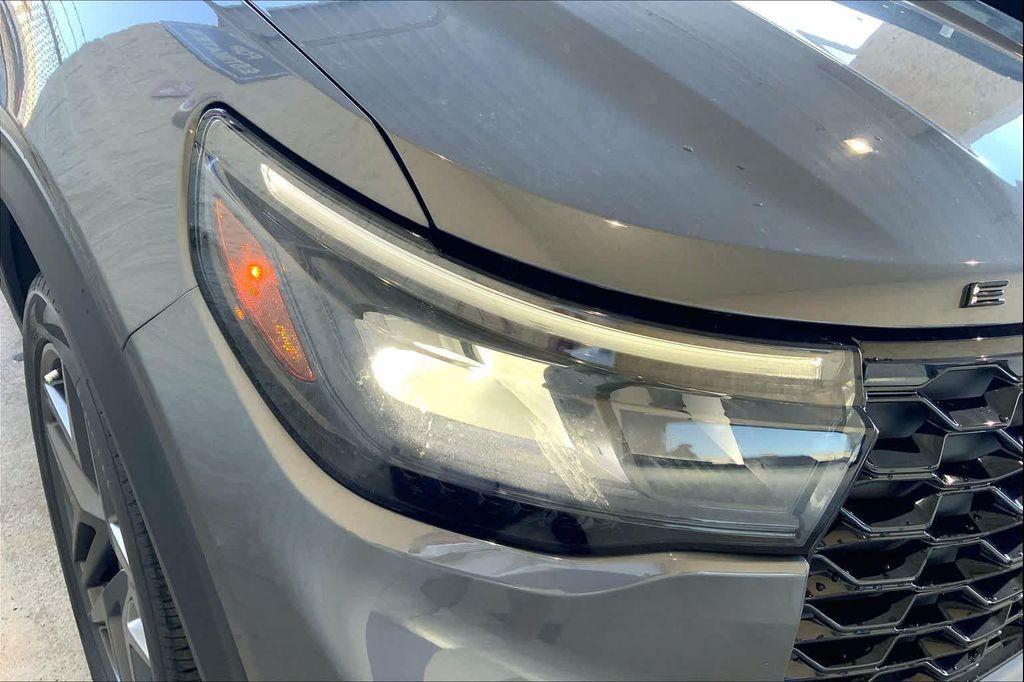 new 2025 Ford Explorer car, priced at $49,930