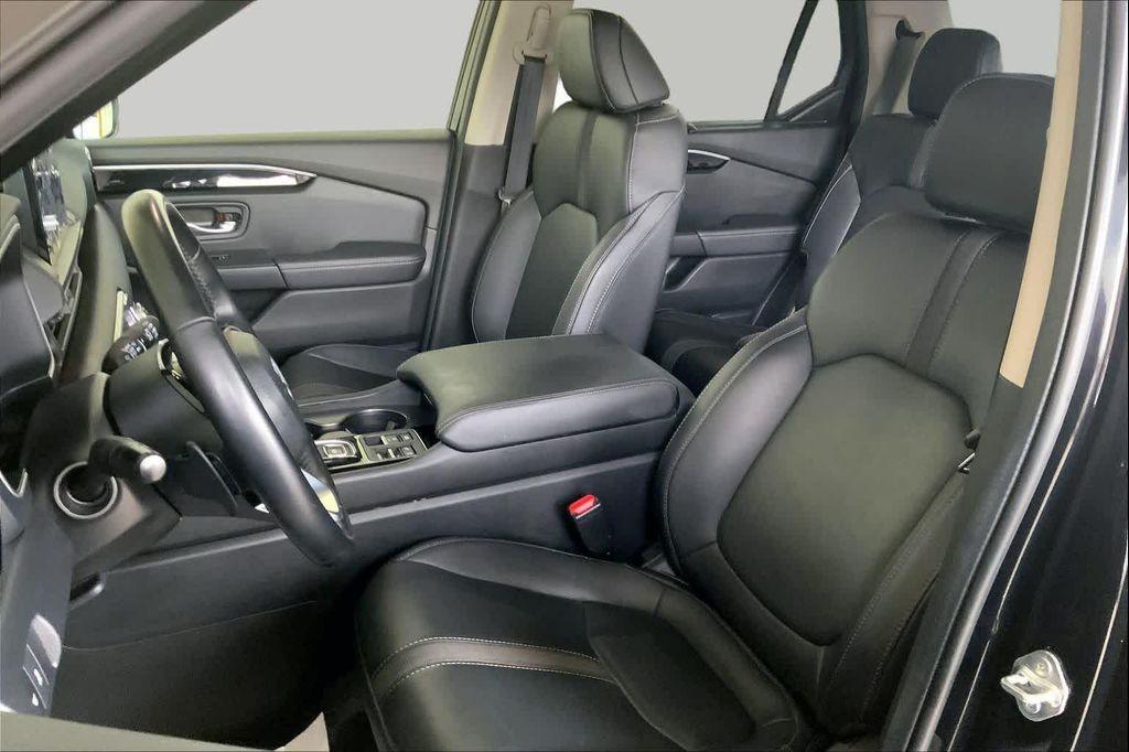 used 2025 Honda Pilot car, priced at $37,397