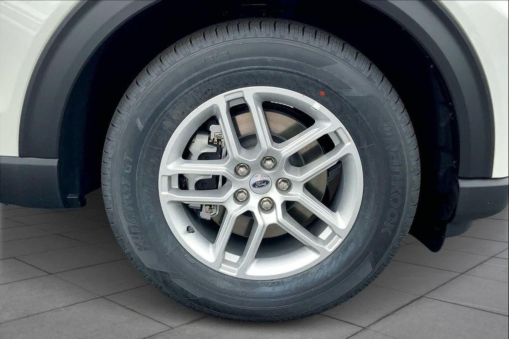 new 2025 Ford Explorer car, priced at $41,460