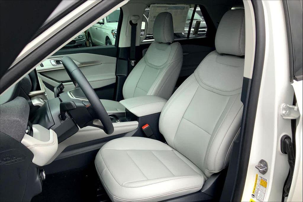 new 2025 Ford Explorer car, priced at $41,460