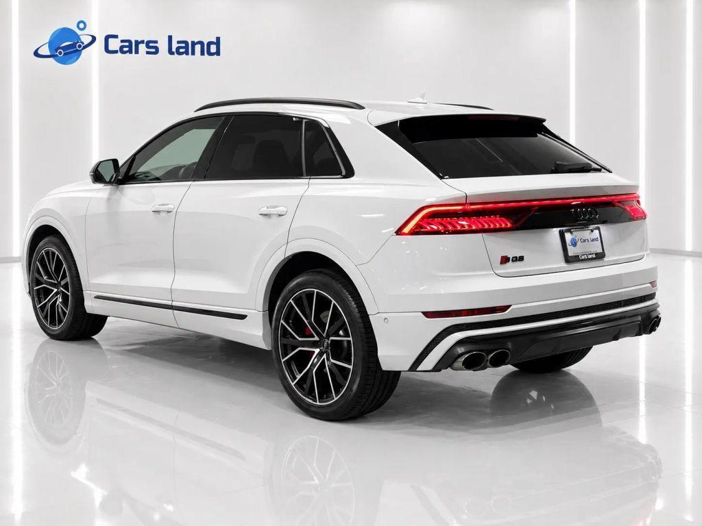 Audi SQ8 view 5