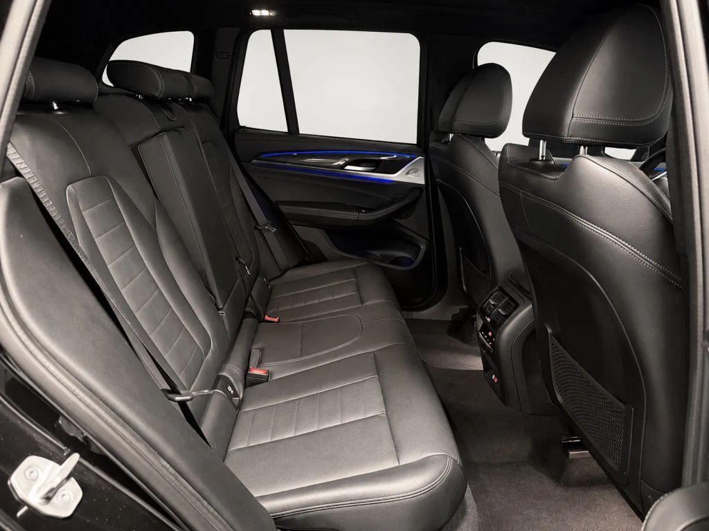 BMW X3 view 21