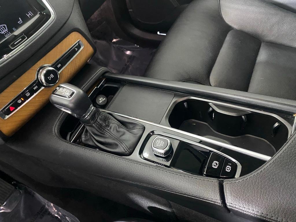 used 2022 Volvo XC90 car, priced at $38,709