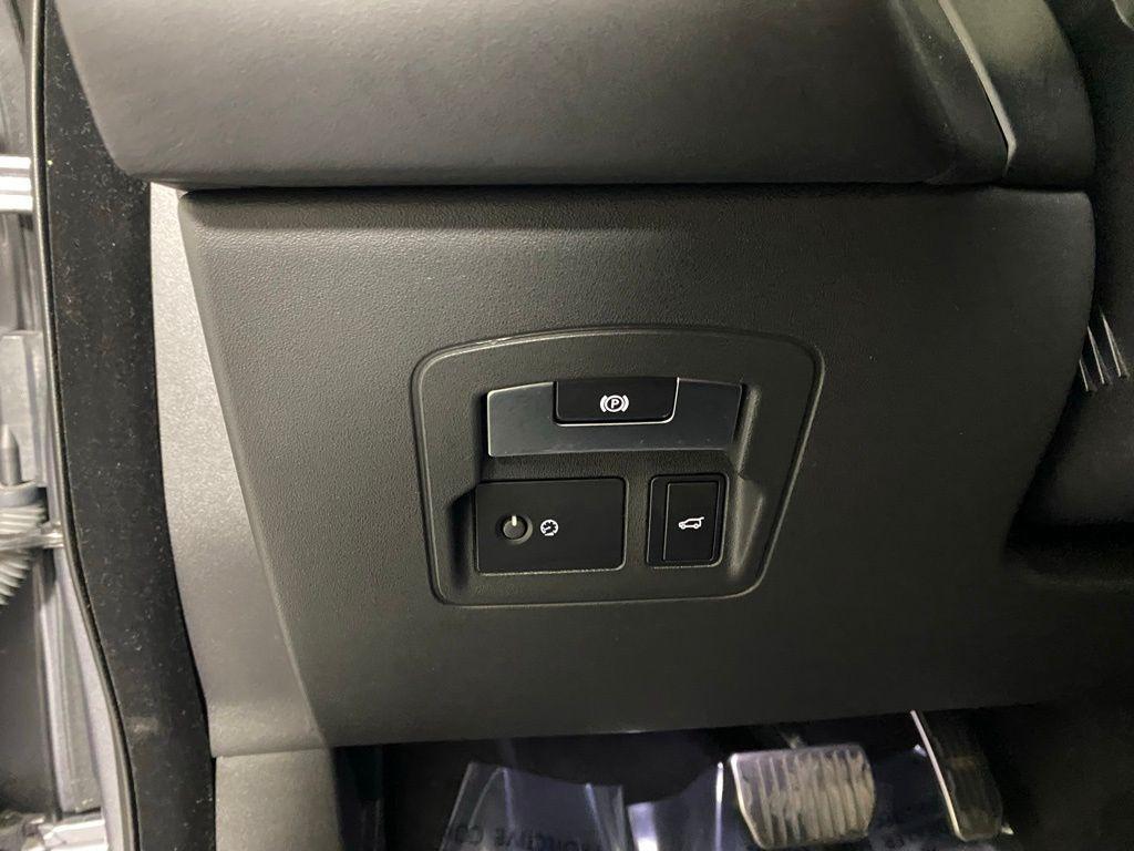 used 2020 Land Rover Range Rover Velar car, priced at $43,386