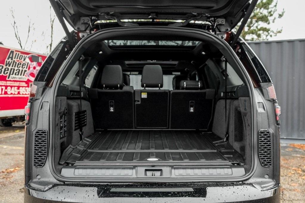 new 2026 Land Rover Discovery car, priced at $82,131