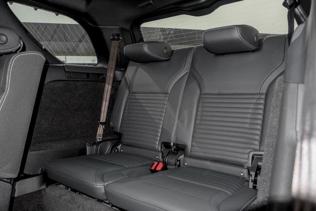 new 2026 Land Rover Discovery car, priced at $82,131