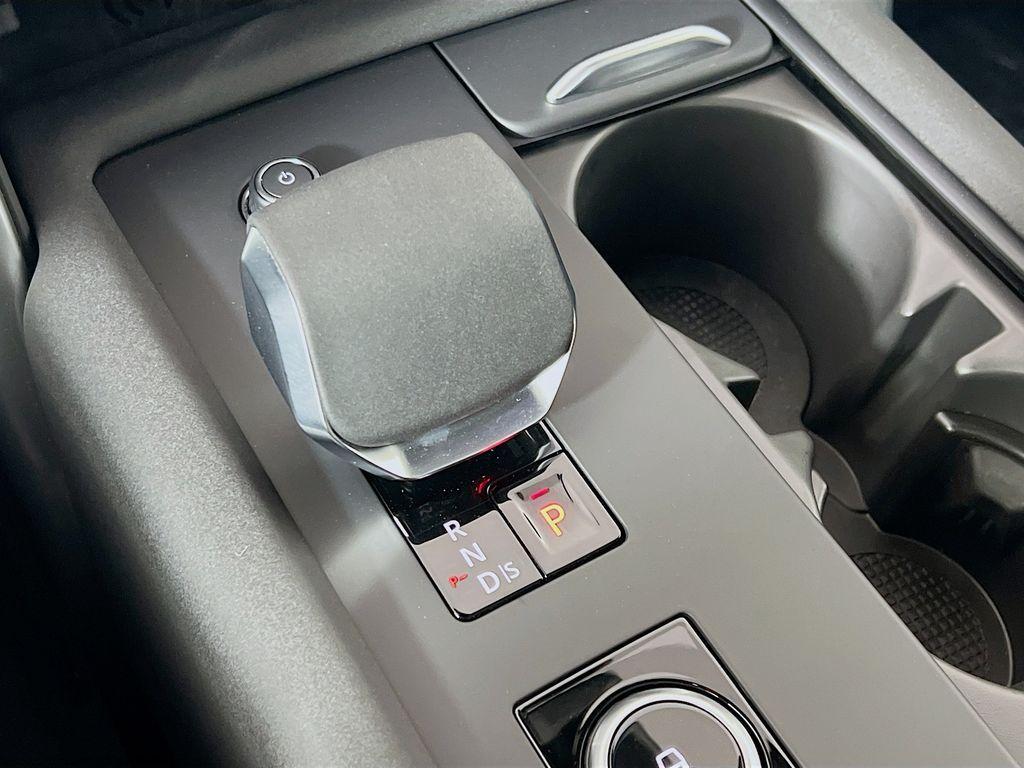 used 2025 Land Rover Discovery car, priced at $58,467