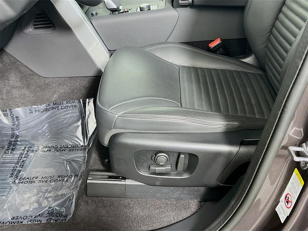 used 2025 Land Rover Discovery car, priced at $74,562