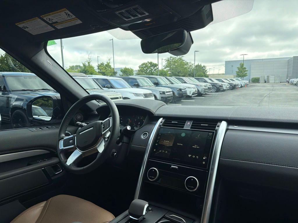 used 2024 Land Rover Discovery car