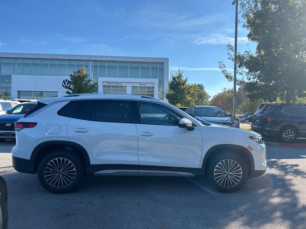 new 2026 Volkswagen Tiguan car, priced at $33,553