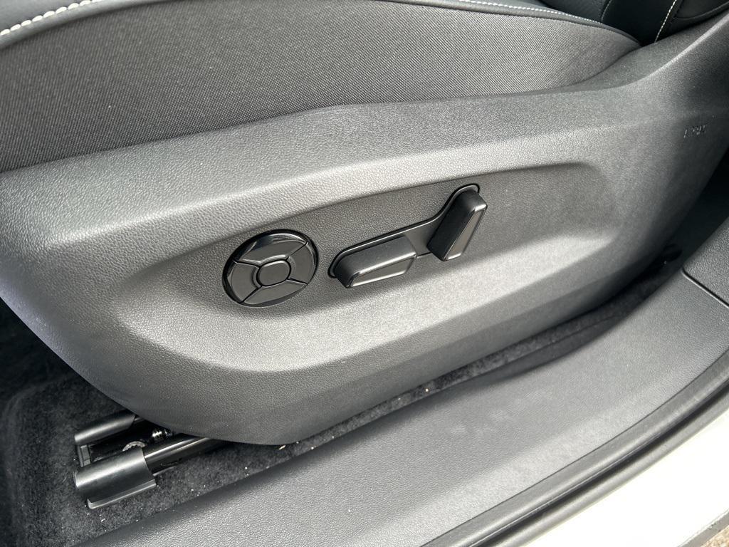 new 2025 Volkswagen Tiguan car, priced at $33,084