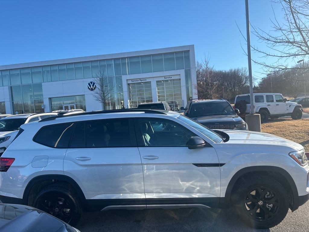 new 2026 Volkswagen Atlas car, priced at $49,862