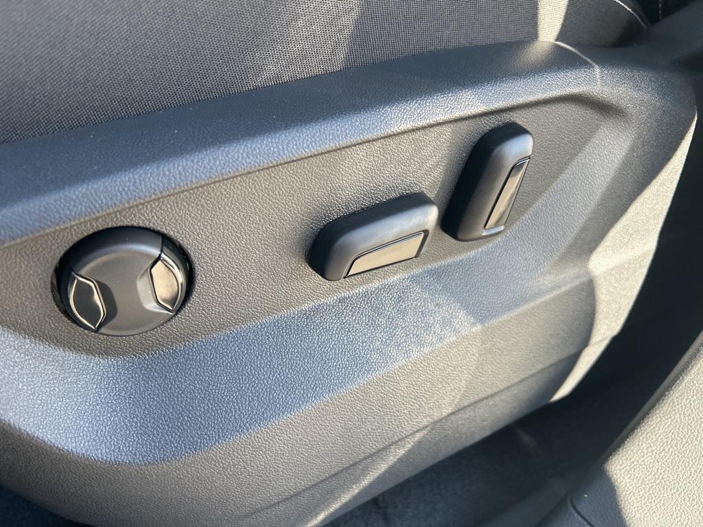 new 2026 Volkswagen Atlas Cross Sport car, priced at $47,552