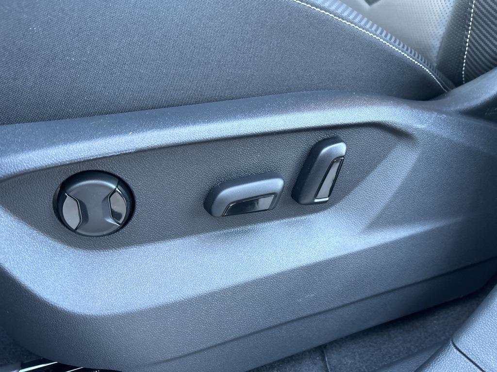 new 2026 Volkswagen Atlas Cross Sport car, priced at $46,906