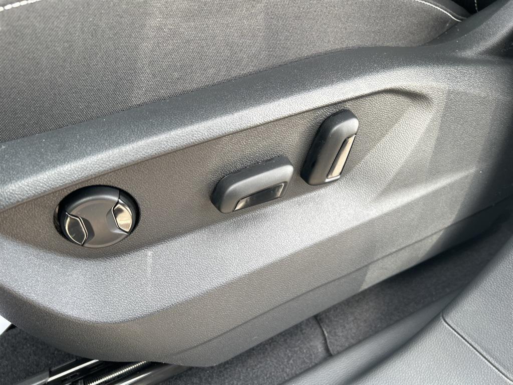 new 2026 Volkswagen Atlas car, priced at $42,682