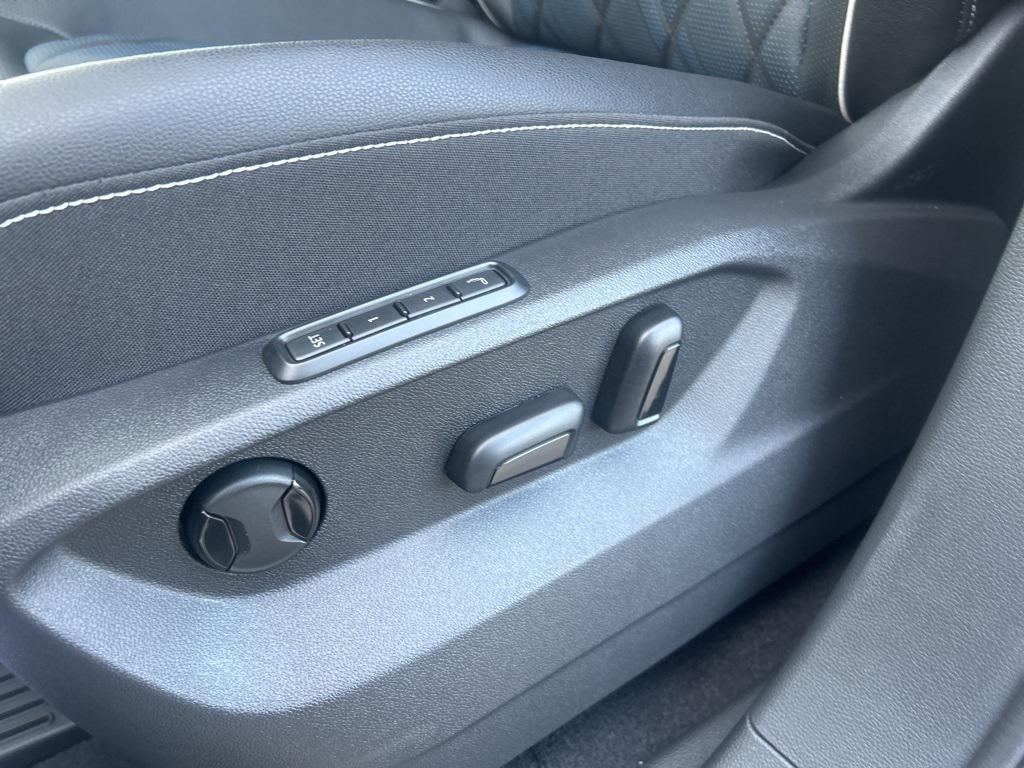 new 2026 Volkswagen Atlas Cross Sport car, priced at $54,906