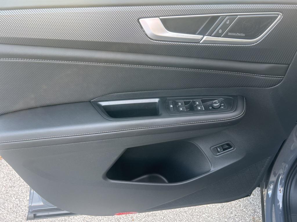 new 2026 Volkswagen Atlas Cross Sport car, priced at $54,906