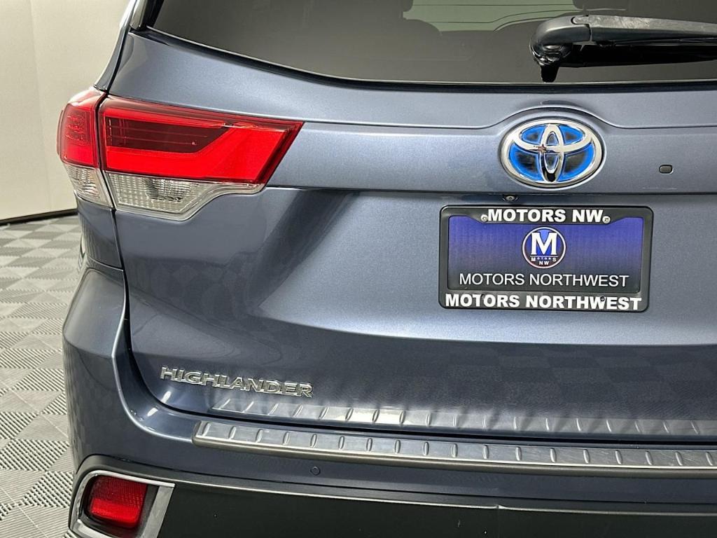 used 2019 Toyota Highlander Hybrid car, priced at $25,995
